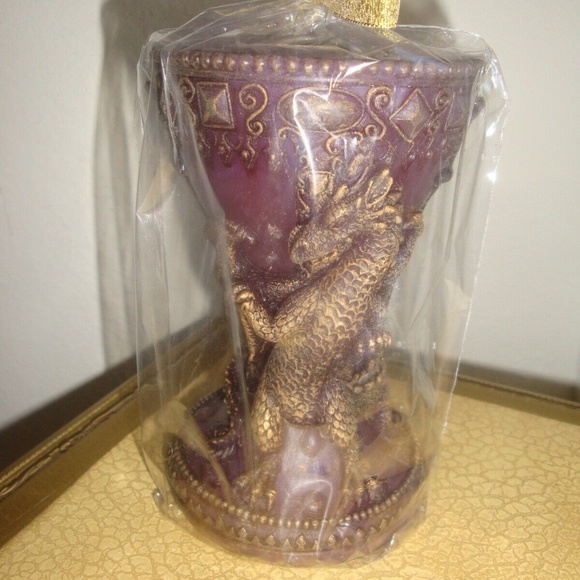 Sculptured 3D Dragon Chalice Wax Candle Purple New - Picture 2 of 8